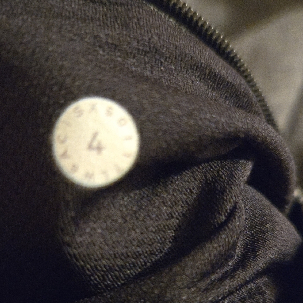 Lululemon Athletica Gray and Black Leggings - Picture 5 of 5